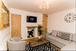Large Stunning City Centre House with Cinema Room